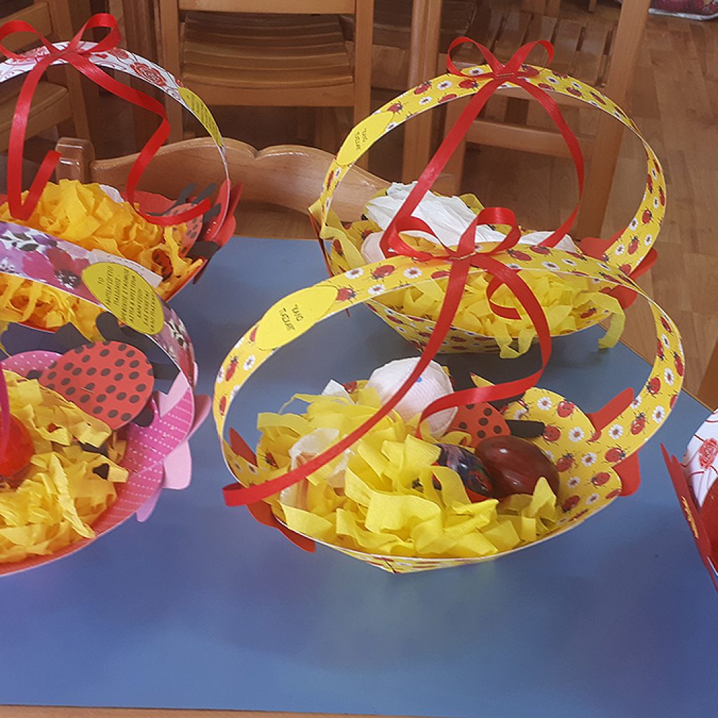 paidikos-stathmos-karatziou-eikastika