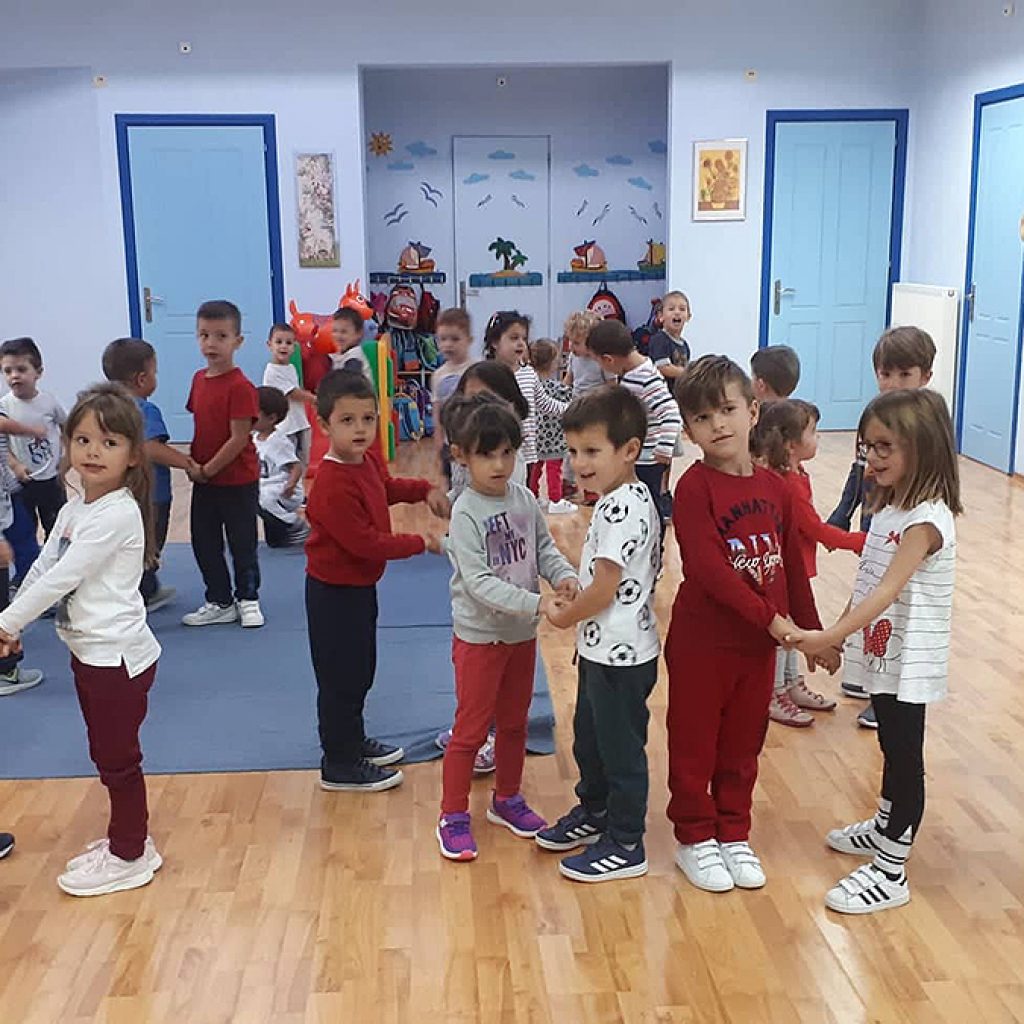 paidikos-stathmos-karatziou-mathima-xorou